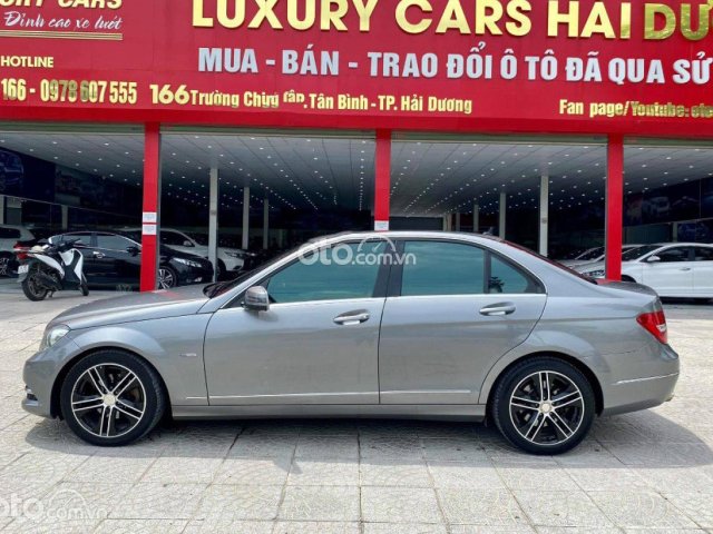 Xe Mercedes C200 đời 2011, màu bạc còn mới, giá tốt0