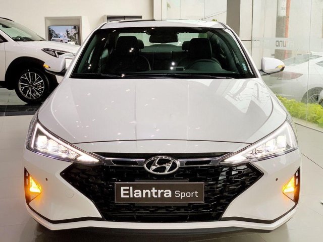 Bán xe Hyundai Elantra 1.6 MT năm sản xuất 2021, nhập khẩu, giá 555tr0