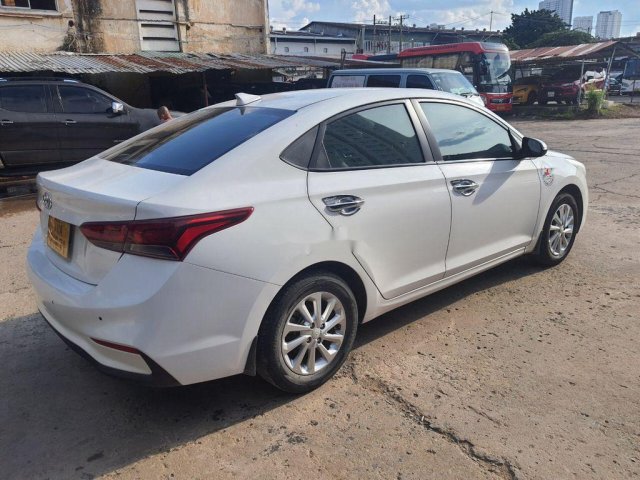 Bán ô tô Hyundai Accent đời 2019, màu trắng, giá 370tr0