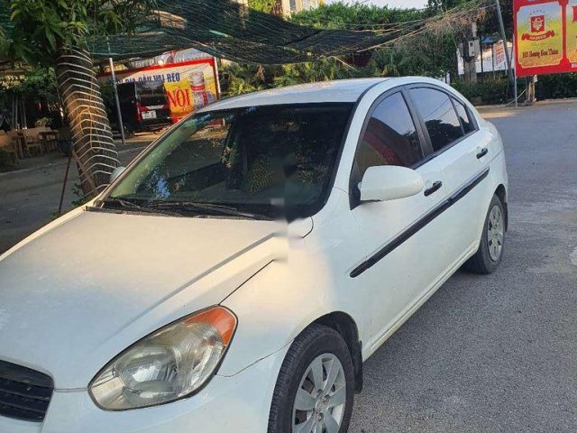 Cần bán lại xe Hyundai Verna năm sản xuất 2008, màu trắng, nhập khẩu nguyên chiếc, giá chỉ 120 triệu0