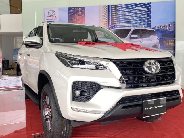 Toyota Fortuner 2021 1 cầu máy dầu số tự động, giảm giá tới 55 triệu, tặng bộ phụ kiện chính hãng, xe giao ngay0