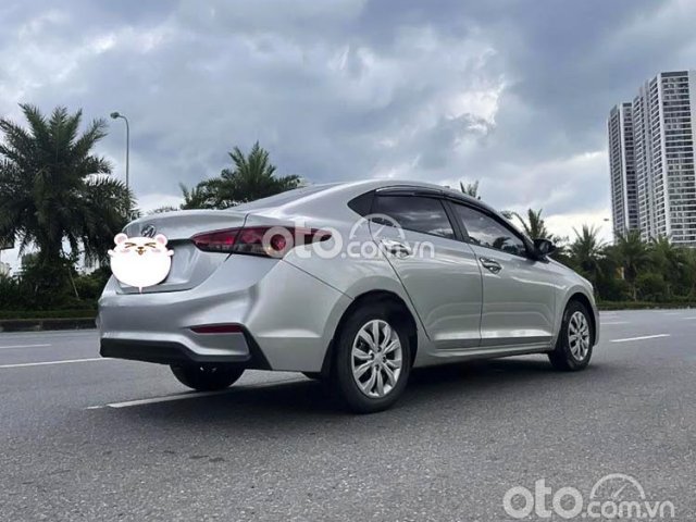 Xe Hyundai Accent MT năm 2019, màu bạc còn mới giá cạnh tranh