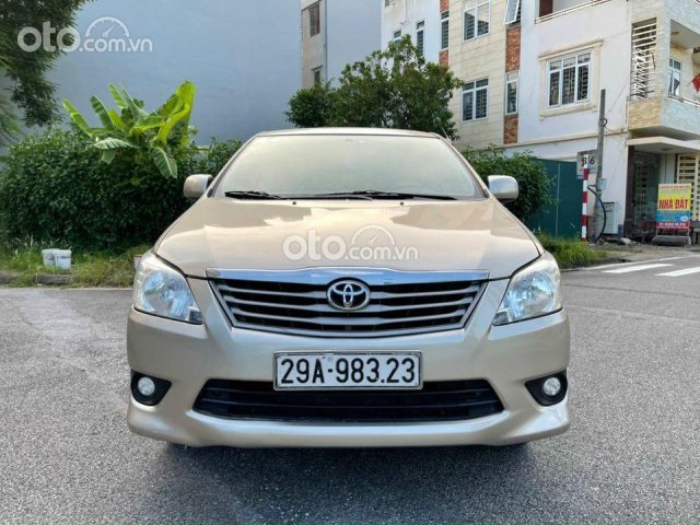 Cần bán lại xe Toyota Innova sản xuất 2013, giá ưu đãi0