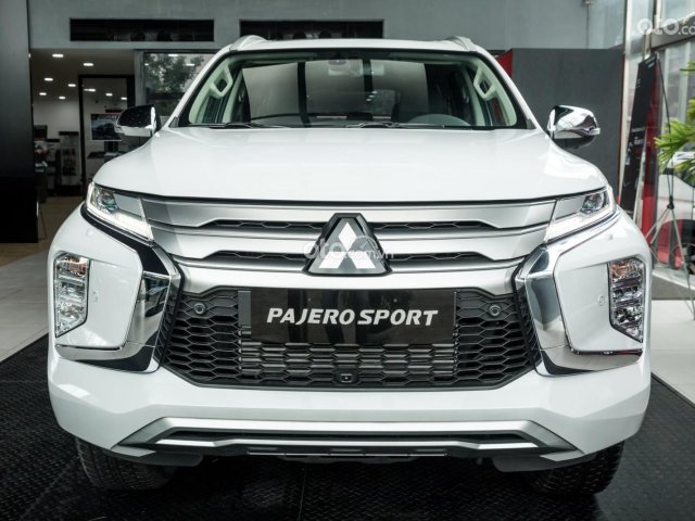 Cần bán xe Mitsubishi Pajero Sport 4x2 đời 2021, màu trắng0