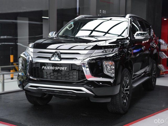 Bán Mitsubishi Pajero Sport 4x4 đời 2021, màu đen0