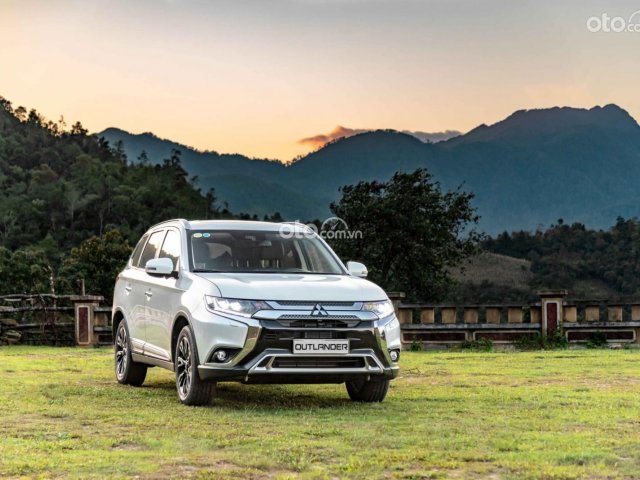 Cần bán Mitsubishi Outlander 2.0CVT năm 2021, màu trắng giá cạnh tranh0