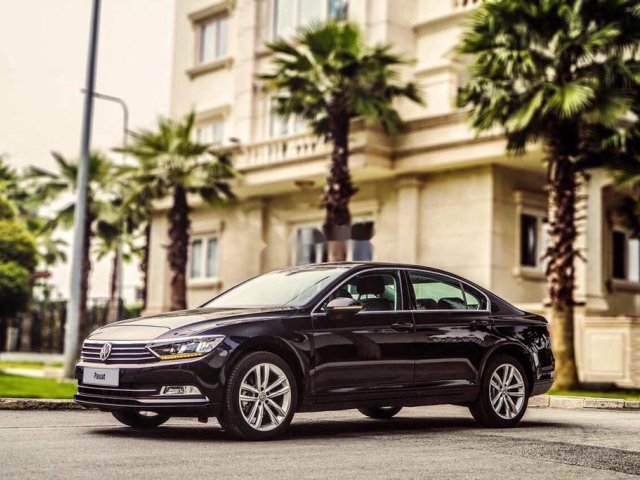 Bán Volkswagen Passat BlueMotion High đời 2021, màu đen, xe nhập0