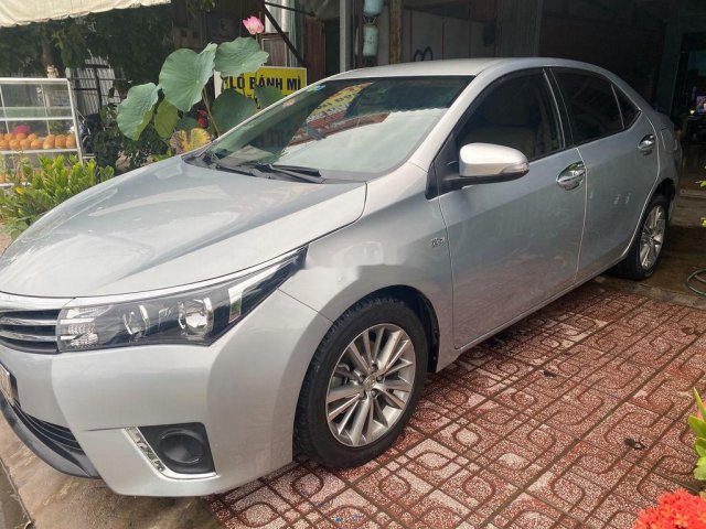 Cần bán Toyota Corolla Altis đời 2015, màu bạc như mới