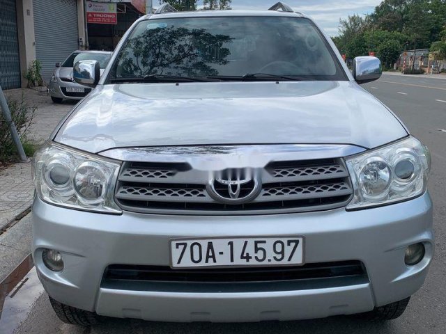 Bán Toyota Fortuner sản xuất 2011, màu bạc còn mới