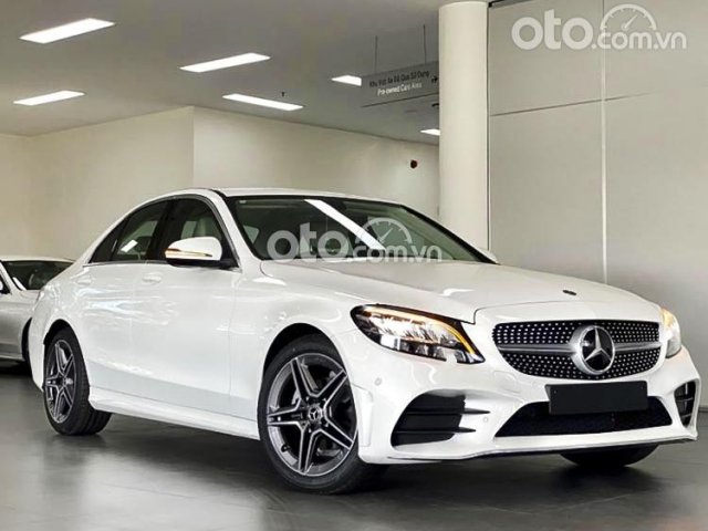 Cần bán xe Mercedes C180 năm sản xuất 2021, màu trắng