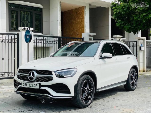 Cần bán lại xe Mercedes GLC300 đời 2021, màu trắng0