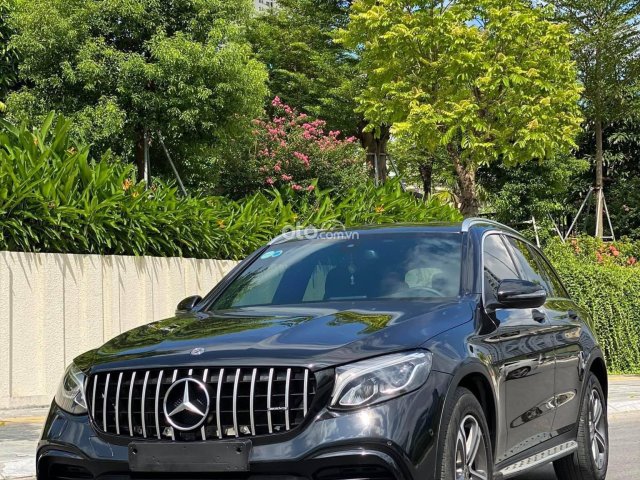 Cần bán lại xe Mercedes GLC200 đời 2018, màu đen0