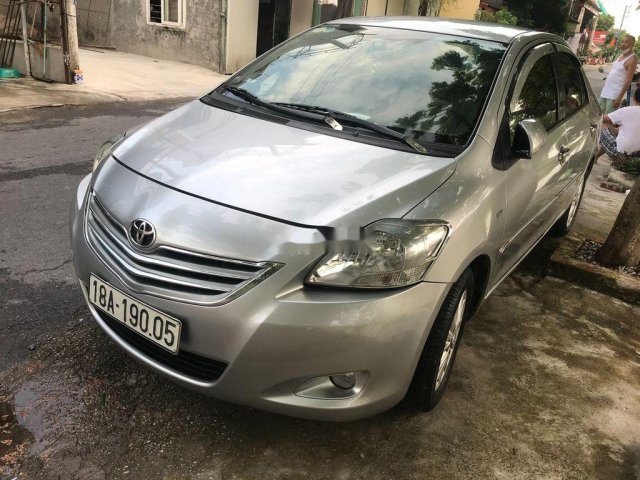 Cần bán gấp Toyota Vios năm 2010, màu bạc, 260tr0