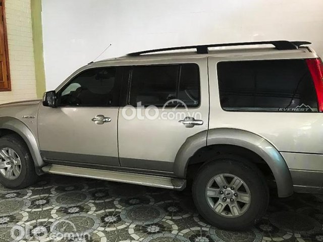 Cần bán Ford Everest đời 2008, màu bạc, giá 270tr0