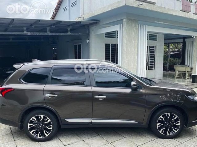 Bán xe Mitsubishi Outlander CVT đời 2020, màu nâu như mới, 739tr0