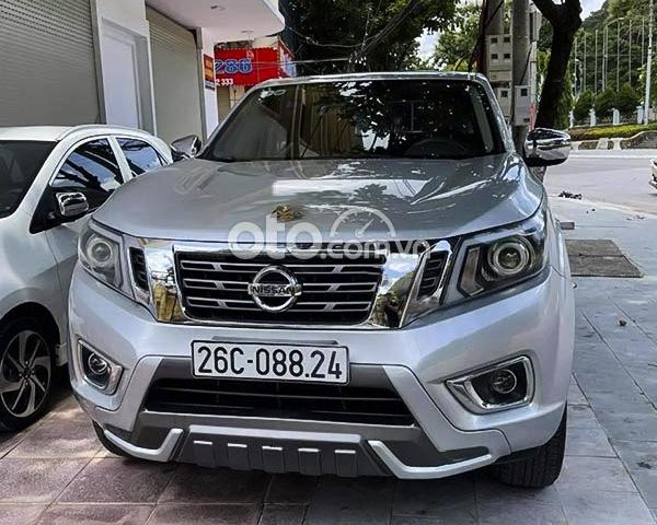 Cần bán Nissan Navara EL đời 2018, màu bạc còn mới0