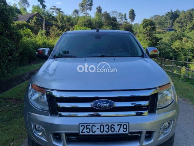 Cần bán gấp Ford Ranger XLT 2.2L 4x4 MT đời 2013, màu bạc, nhập khẩu nguyên chiếc giá cạnh tranh