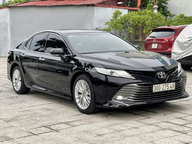 Bán ô tô Toyota Camry 2.5Q đời 2020, màu đen0