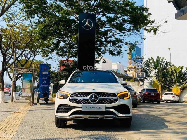 Bán Mercedes GLC300 4Matic 2021, hỗ trợ 70% giá trị xe, giảm giá sock, tặng full phụ kiện, giao xe ngay