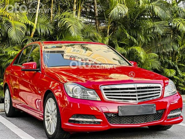 Cần bán xe Mercedes đời 2012, màu đỏ còn mới, 555tr0