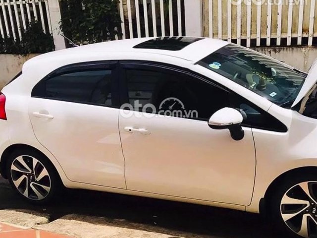 Cần bán gấp Kia Rio 1.4 AT 2015, màu trắng, xe nhập   0