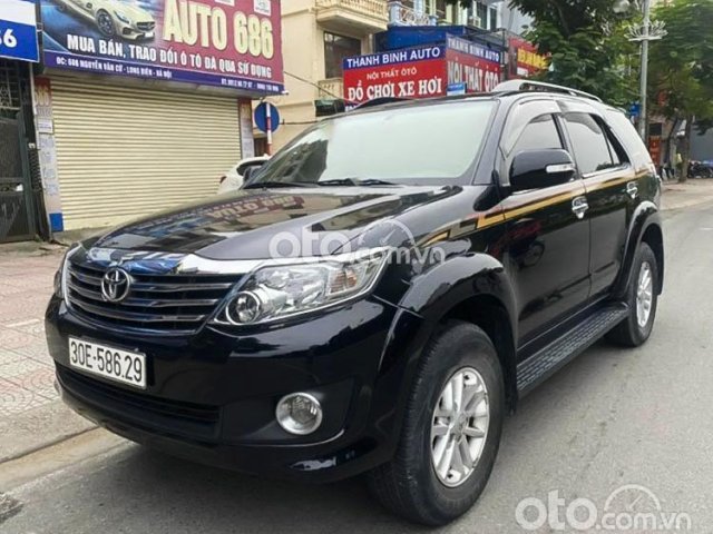 Bán Toyota Fortuner sản xuất 2017, màu đen còn mới, giá tốt0