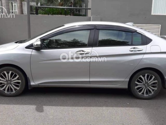 Bán xe Honda City CVT đời 2018, màu bạc