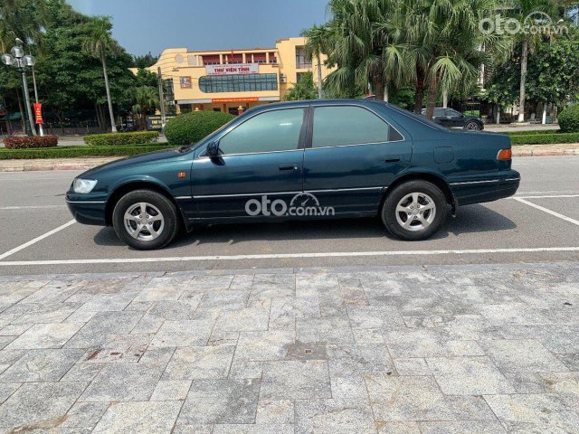 Bán ô tô Toyota Camry GLi năm 2000, màu xanh lam0