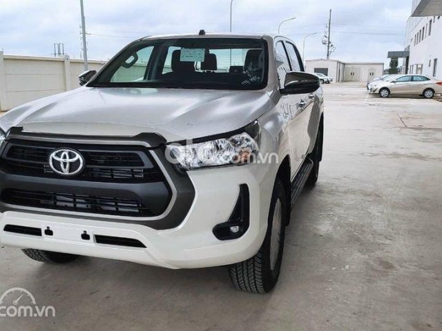 Toyota Hilux 2021 xịn xò, nhiều ưu đãi hấp dẫn0