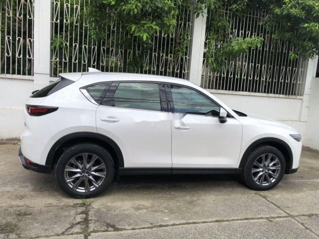 Bán Mazda CX 5 Signature 2.5 AWD đời 2020, màu trắng còn mới0