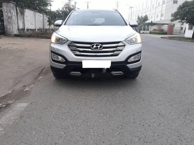 Cần bán xe Hyundai Santa Fe năm sản xuất 2015, màu trắng giá cạnh tranh0