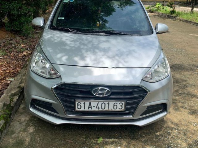 Cần bán xe Hyundai Grand i10 năm sản xuất 2017, màu bạc  0