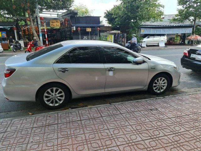 Bán Toyota Camry sản xuất 2015, màu bạc còn mới0