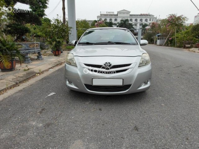 Cần bán gấp Toyota Vios năm 2008, màu bạc0