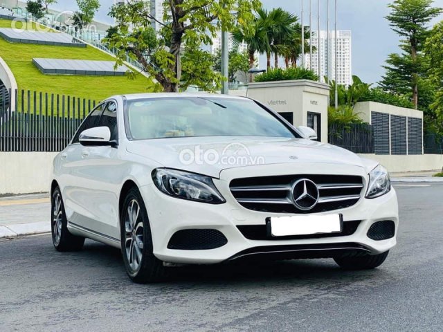 Bán Mercedes C200 sản xuất 2018, màu trắng0