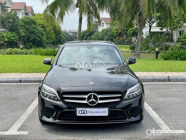 Bán ô tô Mercedes C200 đời 2019, màu đen0