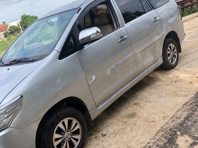 Cần bán xe Toyota Innova 2014, màu bạc  0