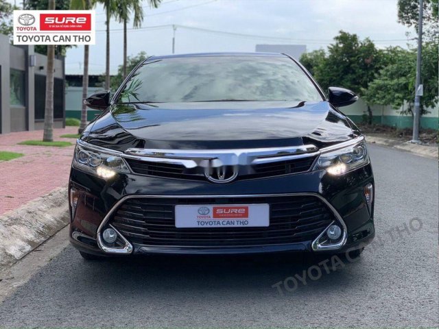 Cần bán gấp Toyota Camry 2.0E (AT) đời 2019, màu đen0