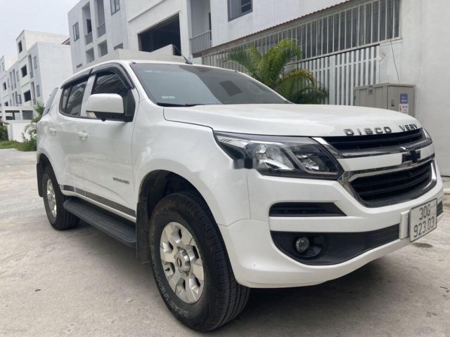 Cần bán gấp Chevrolet Trailblazer năm 2018, màu trắng0