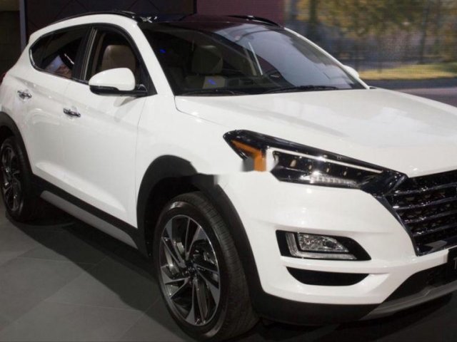 Bán ô tô Hyundai Tucson sản xuất 2019, màu trắng chính chủ  