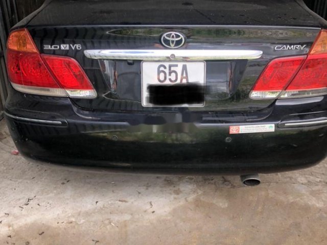 Bán xe Toyota Camry 2005, màu đen còn mới