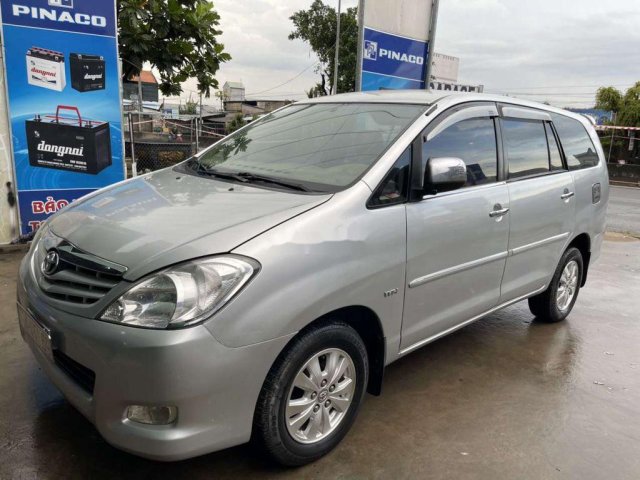 Cần bán lại xe Toyota Innova G đời 2010, màu bạc chính chủ, giá tốt0