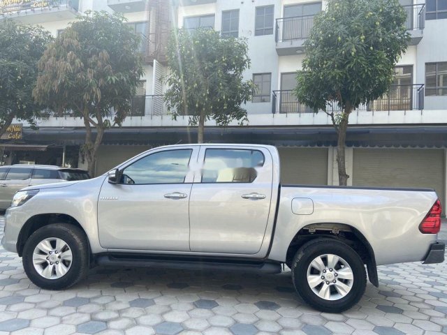 Bán Toyota Hilux sản xuất 2017, màu bạc, nhập khẩu Thái số sàn, giá tốt0