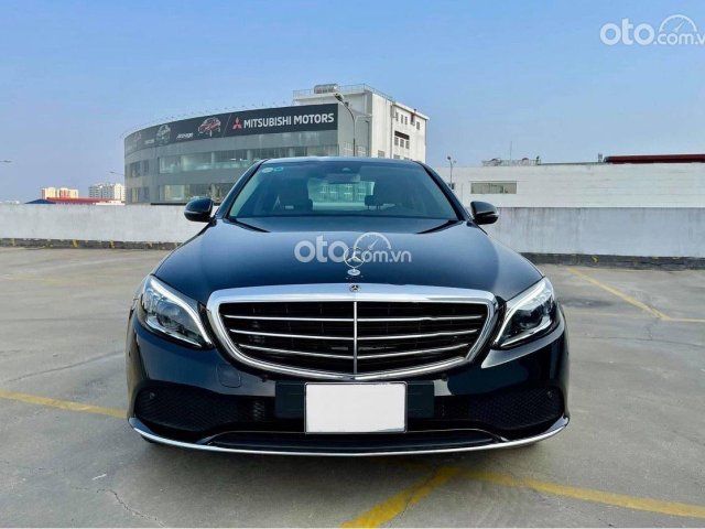 Cần bán gấp Mercedes đời 2020, màu đen0