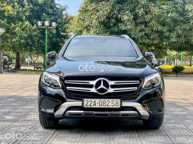 Bán xe Mercedes GLC250 đời 2018, màu đen0