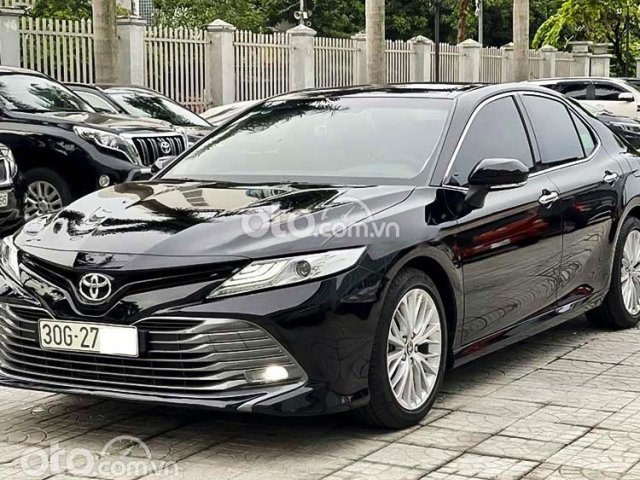 Bán ô tô Toyota Camry 2.5Q năm sản xuất 2020, màu đen, xe nhập