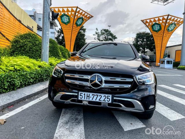 Cần bán Mercedes GLC200 năm sản xuất 2020, màu đen0