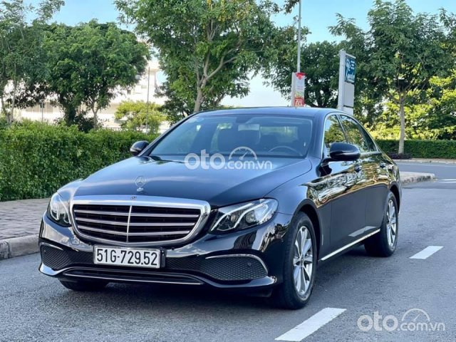 Xe Mercedes E200 đời 2019, màu đen0