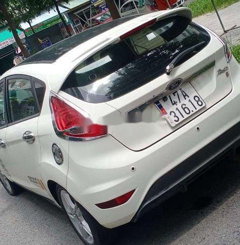 Cần bán lại xe Ford Fiesta đời 2012, màu trắng, nhập khẩu