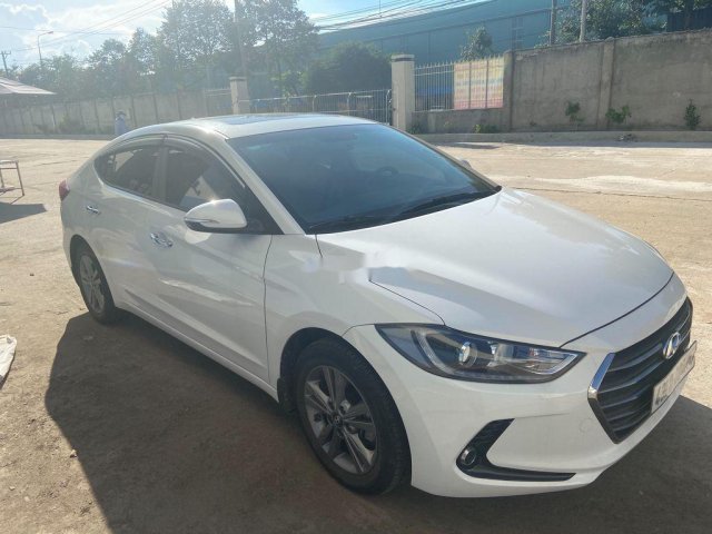 Bán xe Hyundai Elantra 2018, màu trắng, 495 triệu